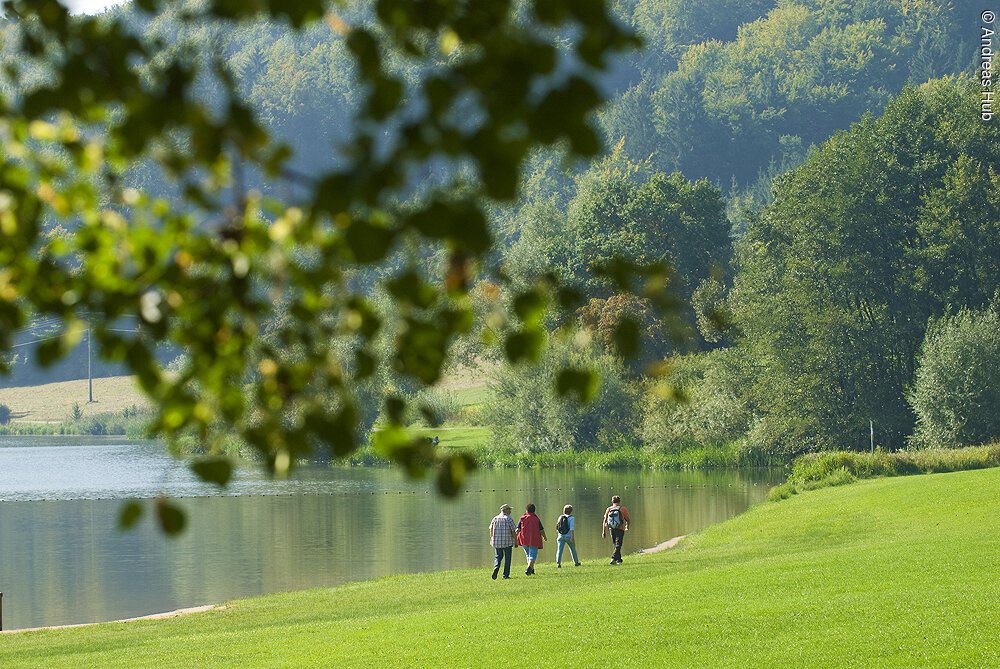 Wandern am Hahnenkammsee