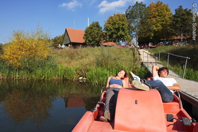 Ruhen auf dem Tretboot in Gern