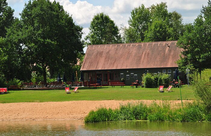 Badestrand, Liegewiese und Biergarten