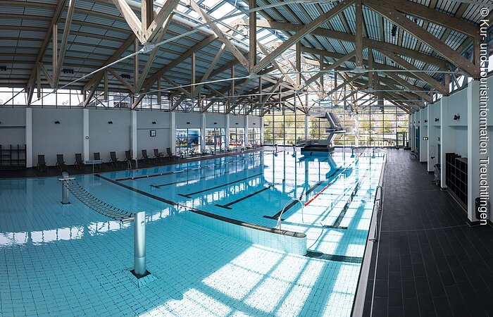 Innenaufnahme des gesamten Sportbecken Innenaufnahme des gesamten Sportbecken