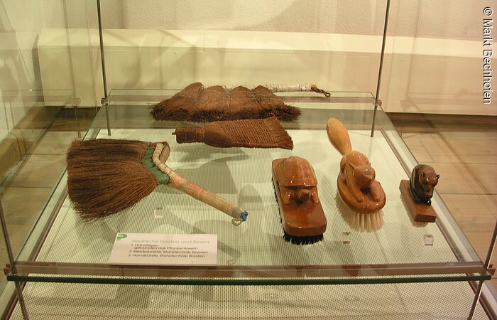 Bürsten aller Art werden im Bechhofer Pinsel- und Bürstenmuseum ausgestellt.