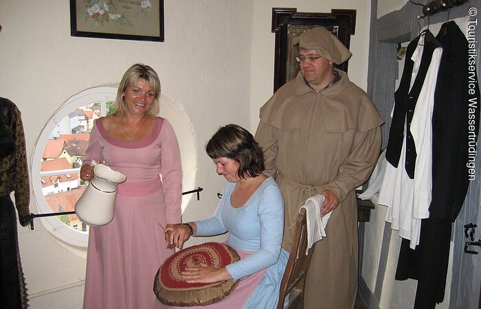 Türmerstube Wassertrüdingen In der Türmerstube der Stadtkirche Wassertrüdingen taucht man in die Welt des 19. Jahrhunderts ein.