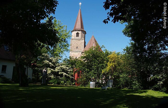 Ansicht auf die Kirche Arberg.