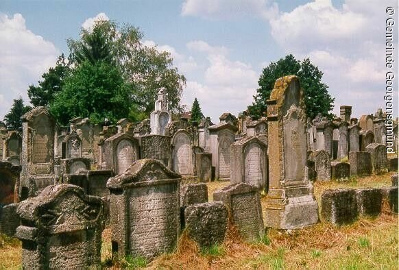 Der Judenfriedhof mit seinen gut erhaltenen Grabsteinen in Georgensgmünd.