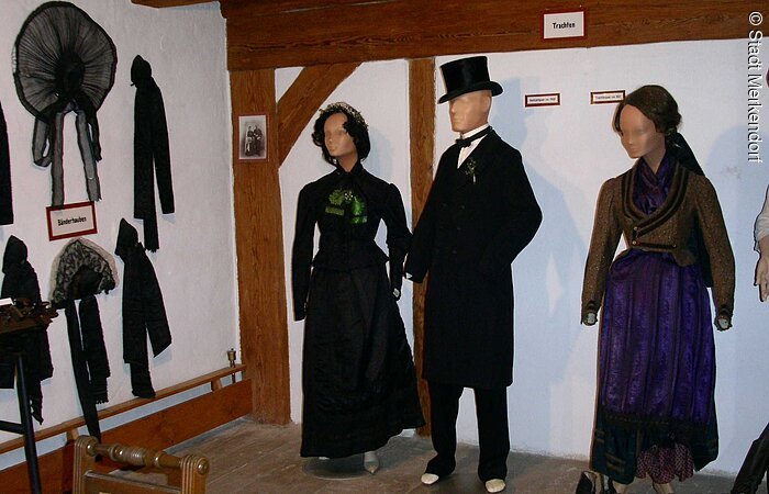 Alte Trachten lassen sich im Heimatmuseum Merkendorf bestaunen.